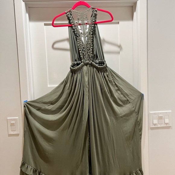 Sage green maxi/boho dress with crocheted back - Picture 3 of 9